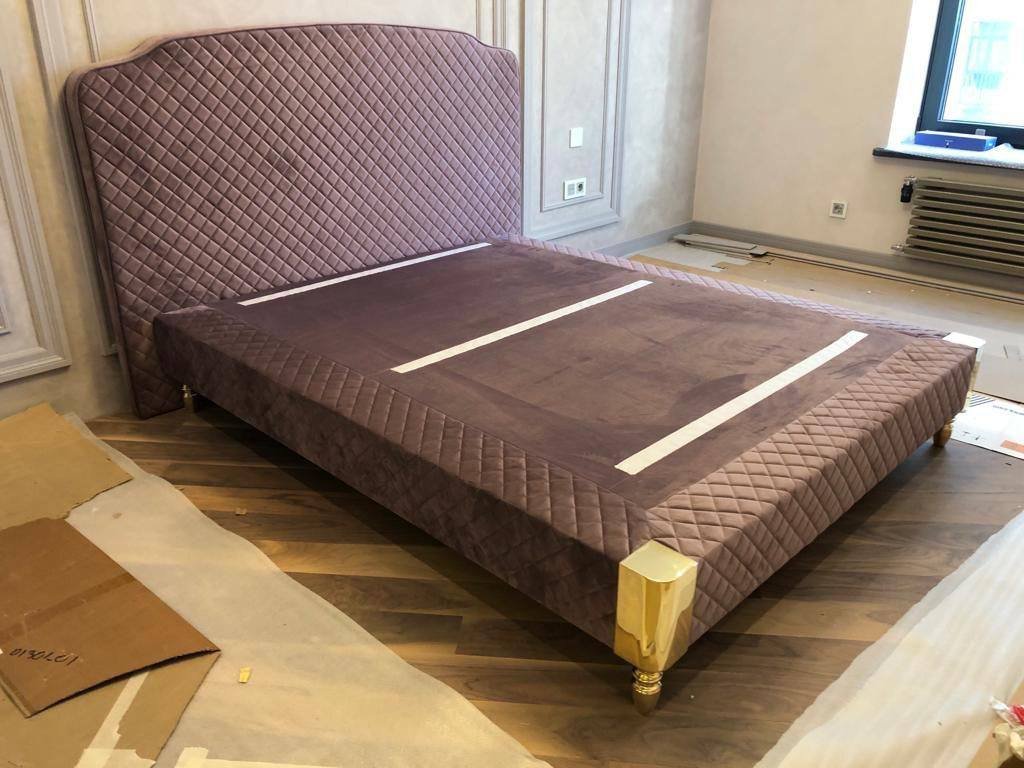 панели с каретной стяжкой из велюра нейтрального оттенка